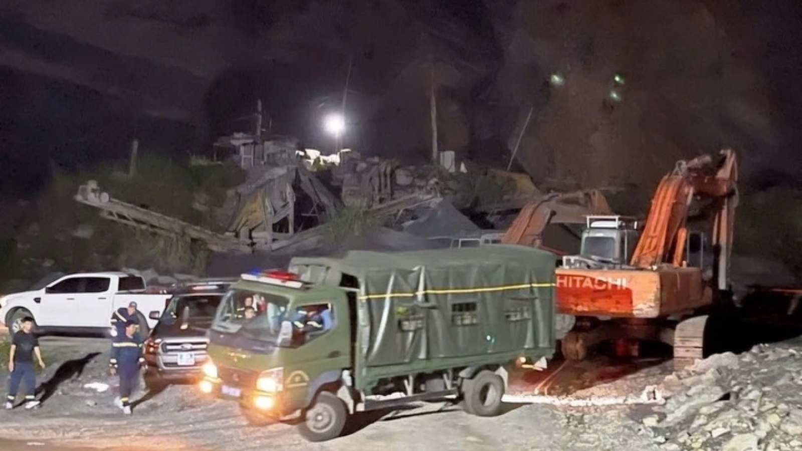 One dead, two missing after landslide at Thanh Hoa stone quarry